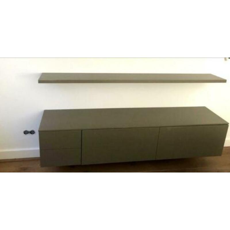 Porro zwevend dressoir / kast met planken t.e.a.b.