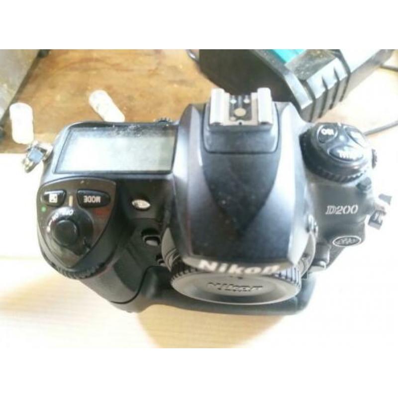 Nikon D200 met mb d200