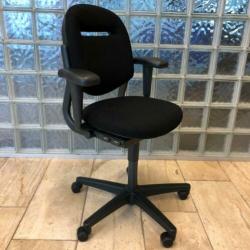 Ahrend 220 bureaustoel (zwarte stoffering)
