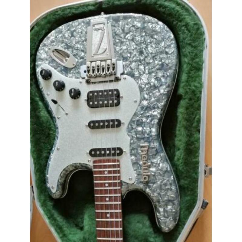 Italia stratocaster/wilkinson hrdware/Grover tuners/koffer