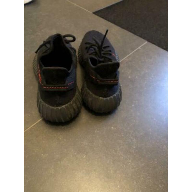 Yeezy boost 350-V2 maat 39 black/red ZGAN
