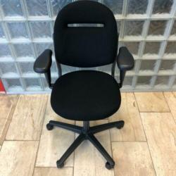 Ahrend 220 bureaustoel (zwarte stoffering)