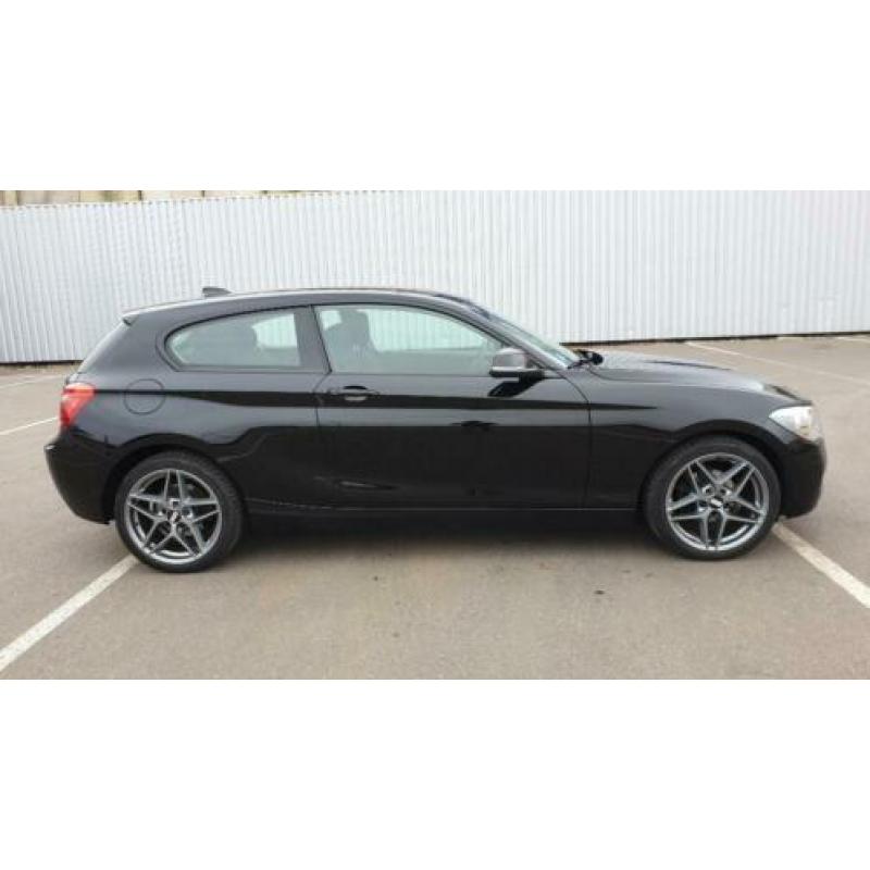 BMW 1 serie - 114i 2012 - zwart 96K km - Kenteken: H-295-JK