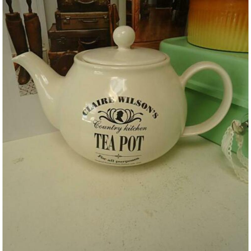NIEUW .. Aardewerk Theepot * CLAIRE WILSON'S *
