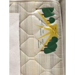 Babybed ledikant met beddengoed