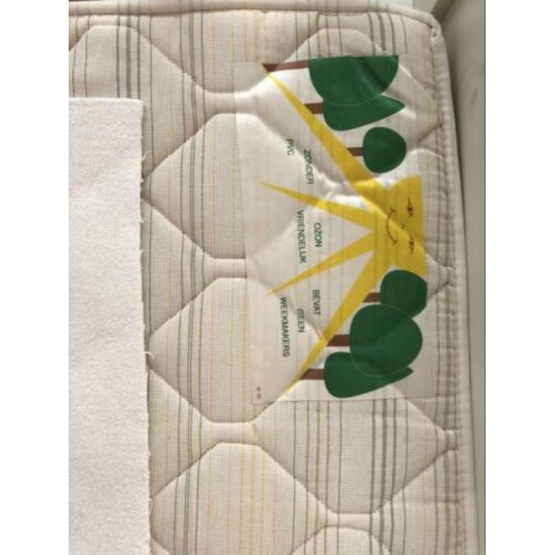 Babybed ledikant met beddengoed