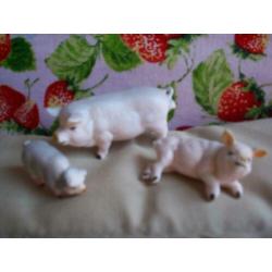 Miniatuur dieren duiven honden varkens puntgaaf porselein