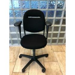 Ahrend 220 bureaustoel (zwarte stoffering)