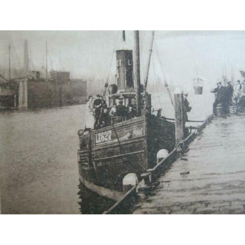 TC 2-87 IJmuiden,Visschershaven-De z.g. Tegeltjes markt 1928