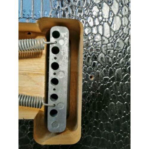 Italia stratocaster/wilkinson hrdware/Grover tuners/koffer