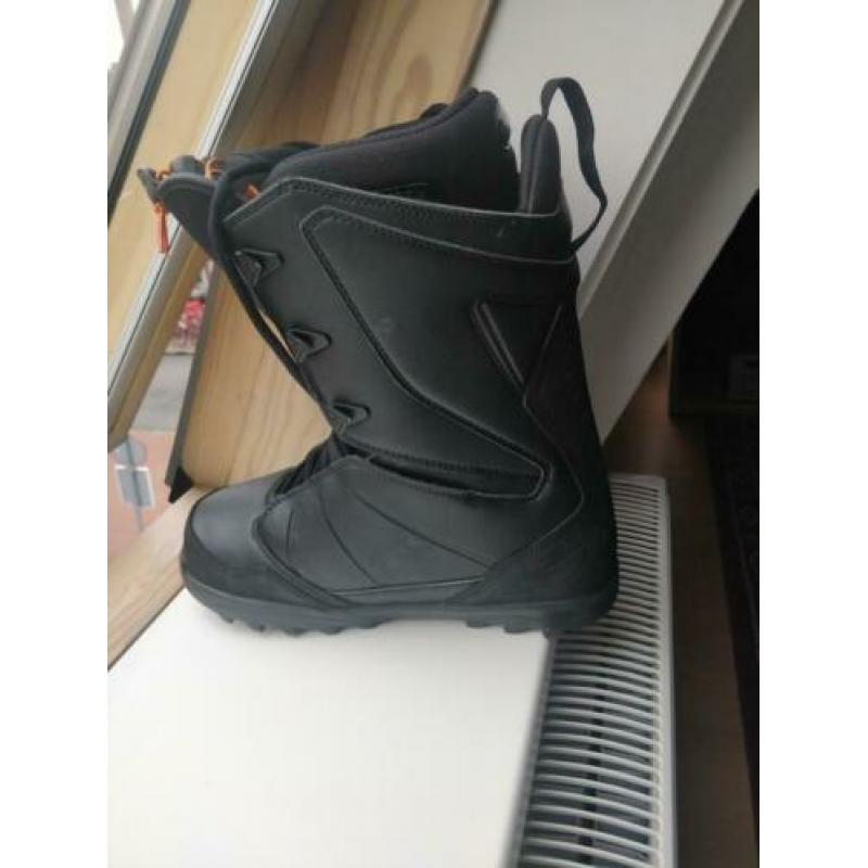 Thirty two snowboard boots 41,5 ( valt als 40 )