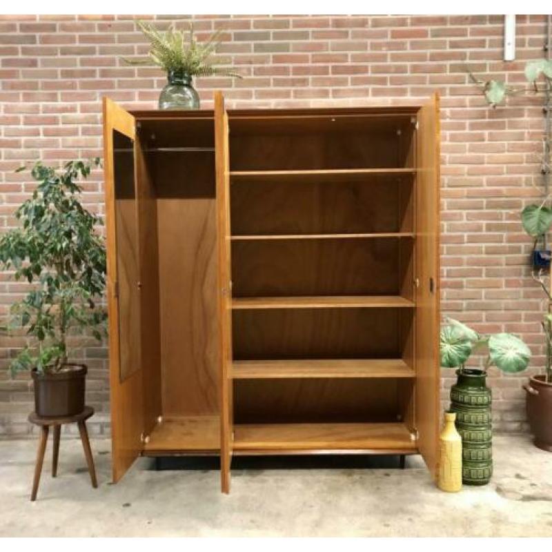Vintage kledingkast jaren 70 retro design linnenkast teak