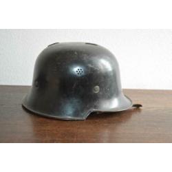 Duitse helm. In originele staat met binnenwerk. WO2