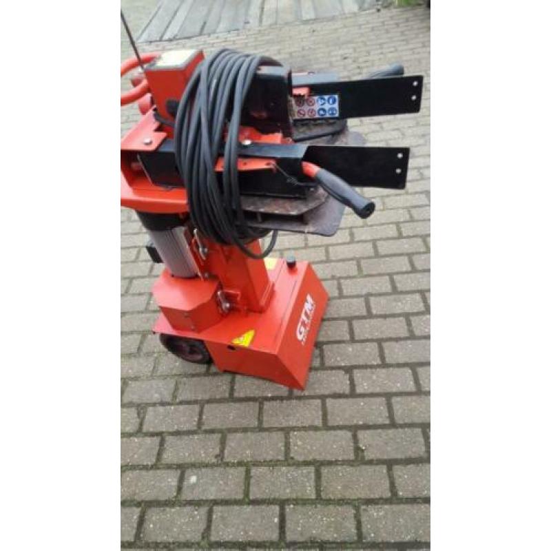 Mooie goedwerkende houtklover GTM 2018/2019 8 ton