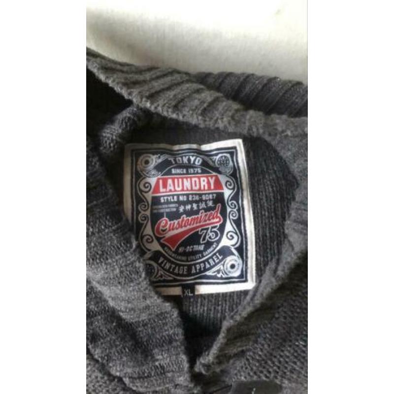 Grijs vest. Zo goed als nieuw.
