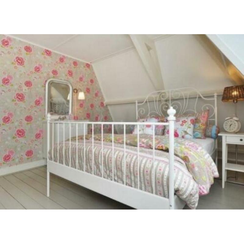 Mooi wit tweepersoons bed romantisch