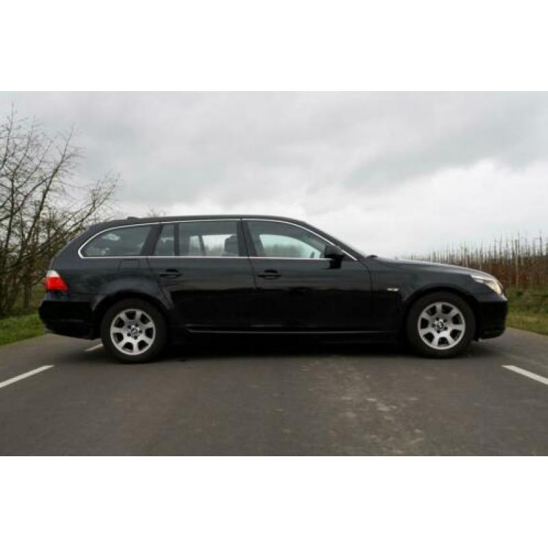 BMW 5-Serie 2.0 D 520 Touring 2008 Zwart facelift ! Navi