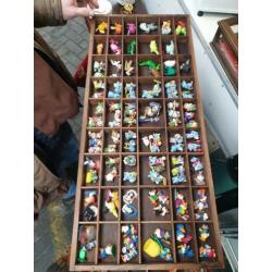 Oude letterbakken met inhoud letterbak smurf kabouter