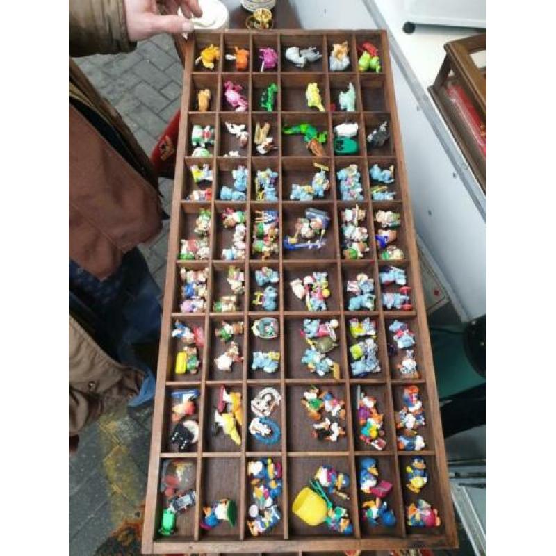 Oude letterbakken met inhoud letterbak smurf kabouter