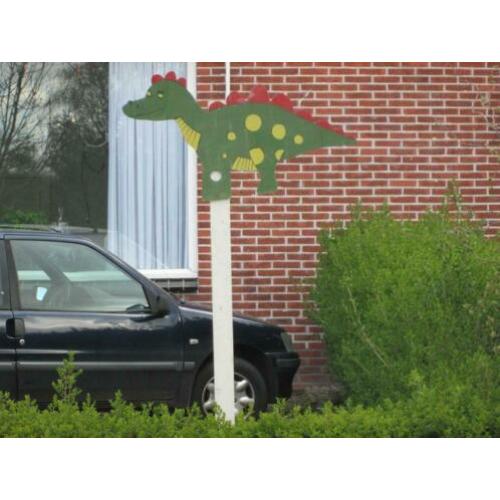 dinosaurus feestpalen straatversiering