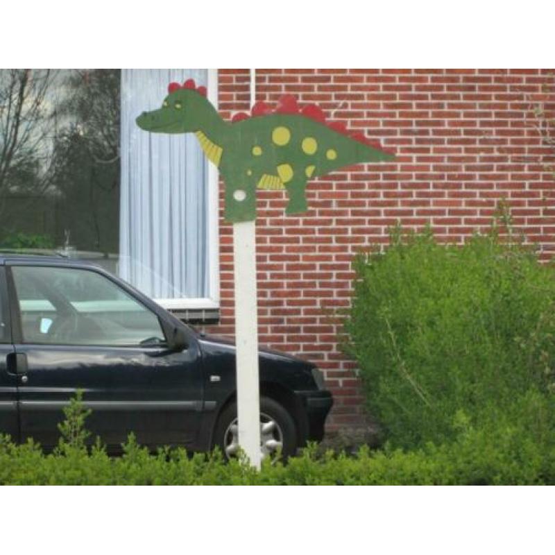dinosaurus feestpalen straatversiering