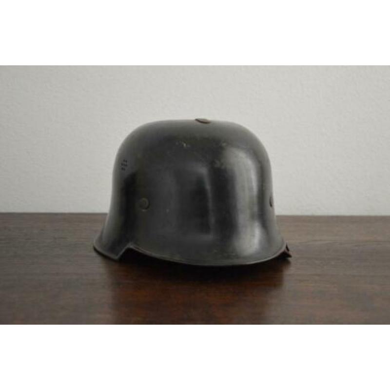 Duitse helm. In originele staat met binnenwerk. WO2