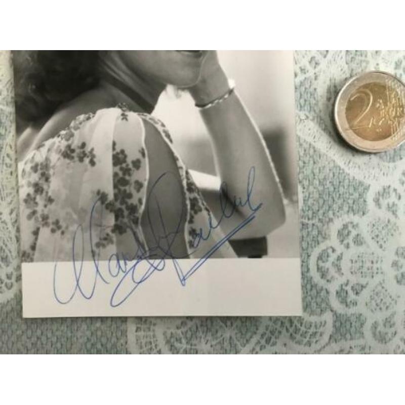 Foto gesigneerd Marjon Lambriks met handtekening Opera