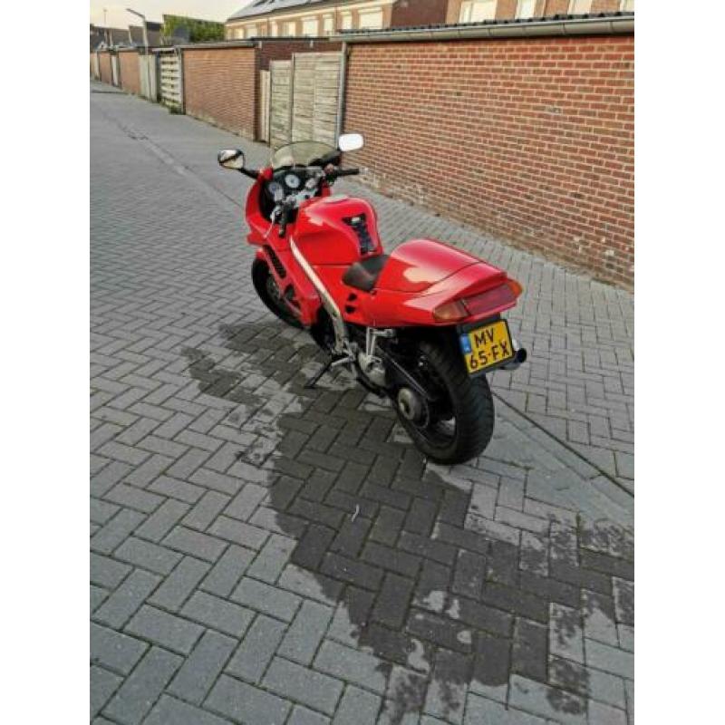Honda vfr 750 f 1995 met gloednieuwe banden van Dunlop