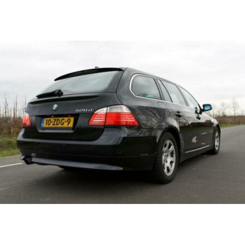 BMW 5-Serie 2.0 D 520 Touring 2008 Zwart facelift ! Navi