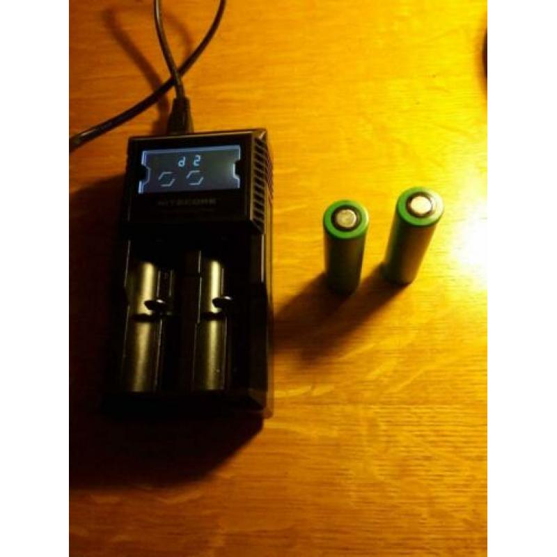 Sony vtc6 ..3120mAh Nieuw Ongebr. en Nitecore D2 Pro Lader