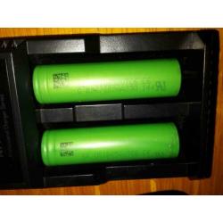 Sony vtc6 ..3120mAh Nieuw Ongebr. en Nitecore D2 Pro Lader
