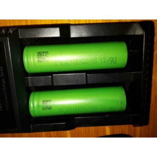 Sony vtc6 ..3120mAh Nieuw Ongebr. en Nitecore D2 Pro Lader