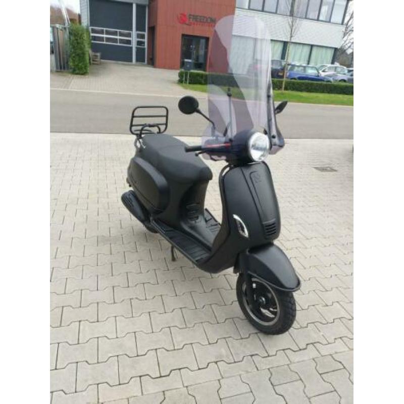 ??Vespa look snorscooter blauw kenteken met GARANTIE !!!