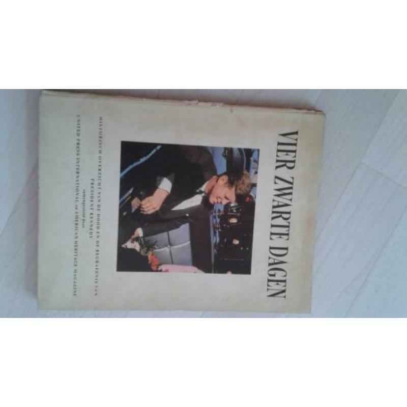Boek vier zwarte dagen j.f.kennedy