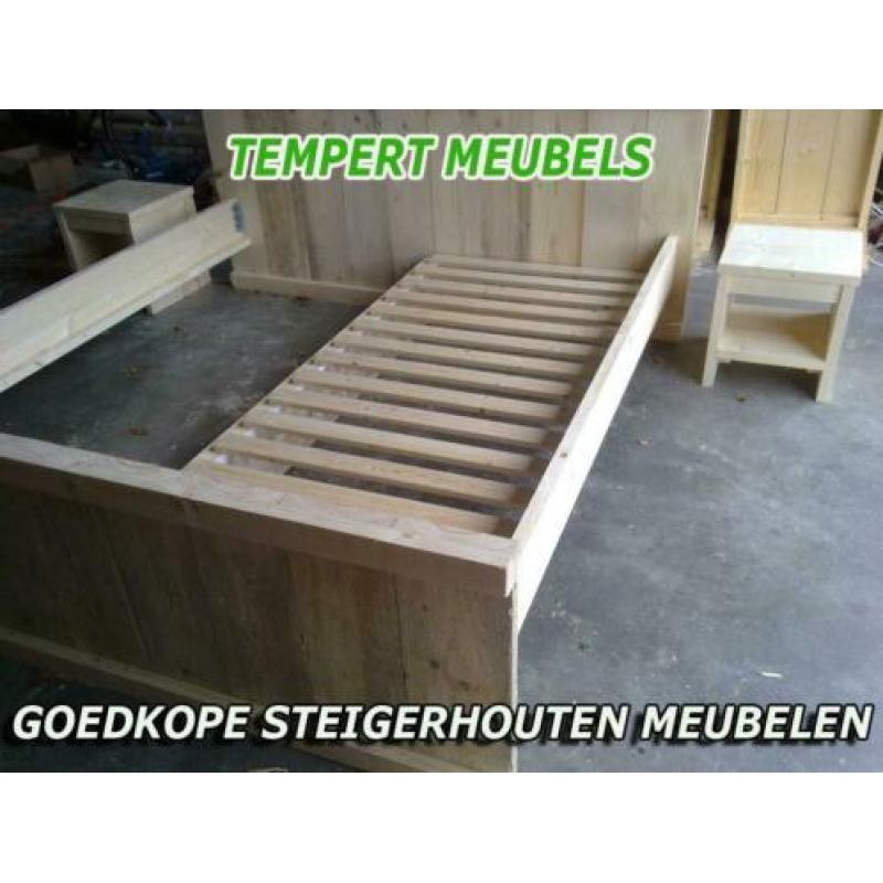 2 persoonsbed rondom dicht / Bed van steigerhout.