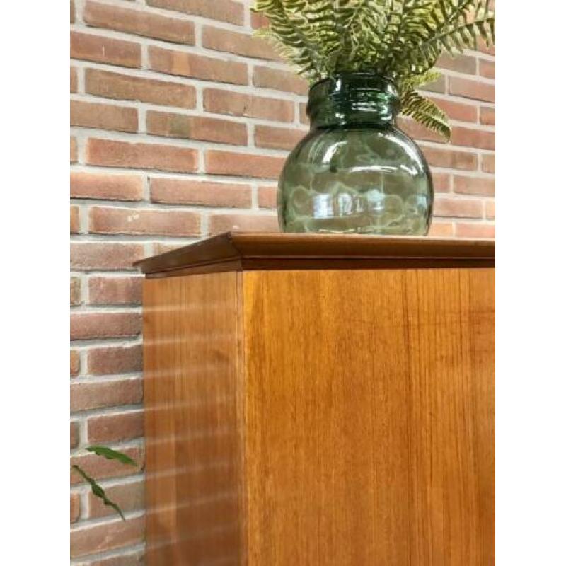 Vintage kledingkast jaren 70 retro design linnenkast teak