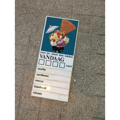 Vintage reclame bord ijssalon