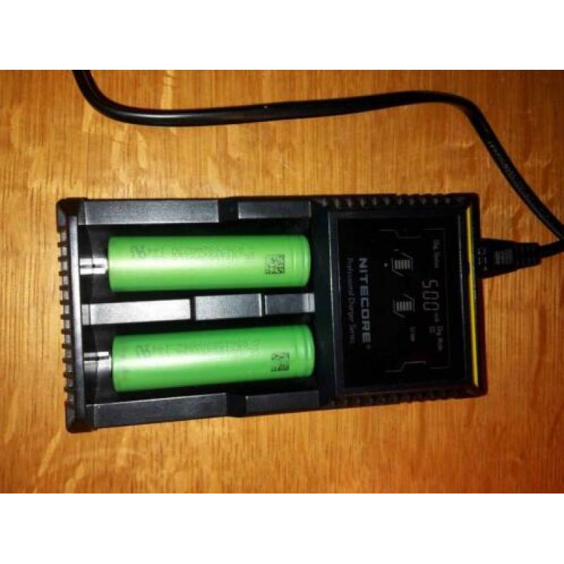 Sony vtc6 ..3120mAh Nieuw Ongebr. en Nitecore D2 Pro Lader