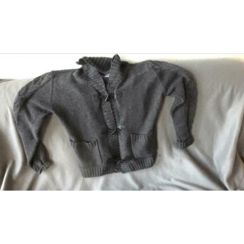 Grijs vest. Zo goed als nieuw.