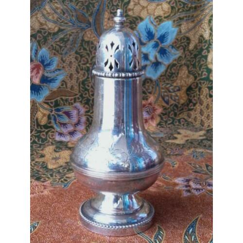 Mooie antieke silverplate strooier uit Engeland 16,2 cm.