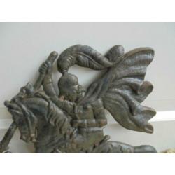 oud gietijzeren muurornament van Sint Joris en de Draak,40cm