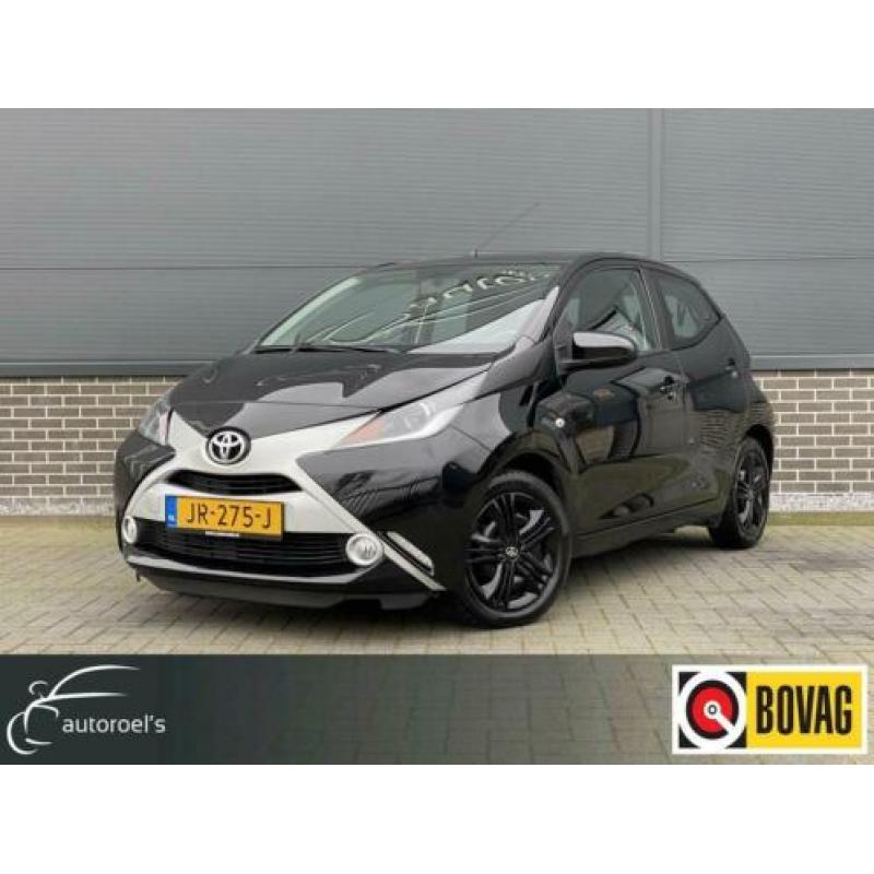 Toyota Aygo 1.0 VVT-i x-play / Navigatie / Achteruitrijcamer