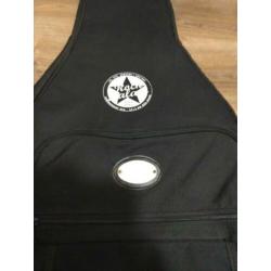 Een bas gigbag ofwel draagtas voor basgitaar