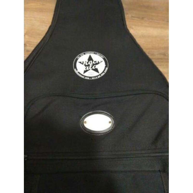 Een bas gigbag ofwel draagtas voor basgitaar