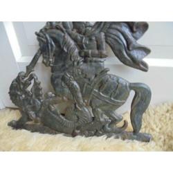 oud gietijzeren muurornament van Sint Joris en de Draak,40cm