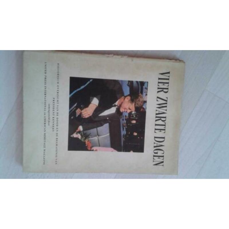 Boek vier zwarte dagen j.f.kennedy