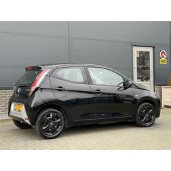 Toyota Aygo 1.0 VVT-i x-play / Navigatie / Achteruitrijcamer
