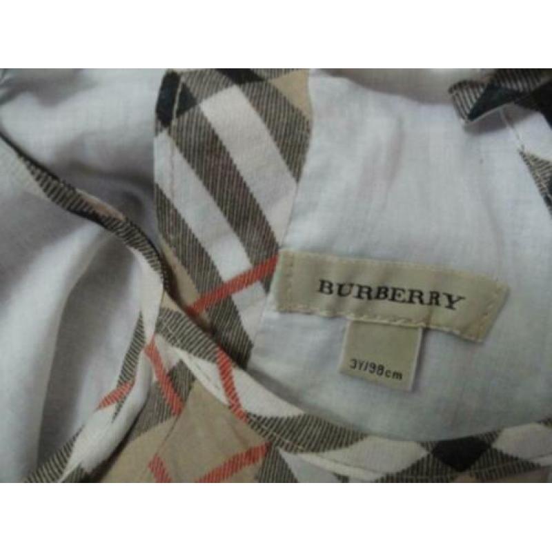 Lief kinderjurkje BURBERRY, maat 104