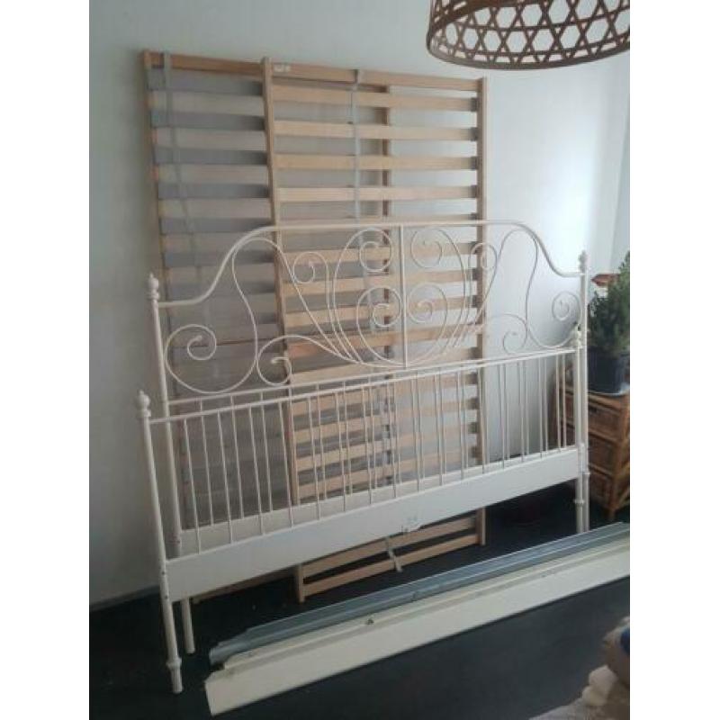 Mooi wit tweepersoons bed romantisch