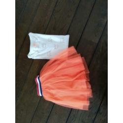 Leuk setje voor bijvoorbeeld Koningsdag! Shirt en rokje.
